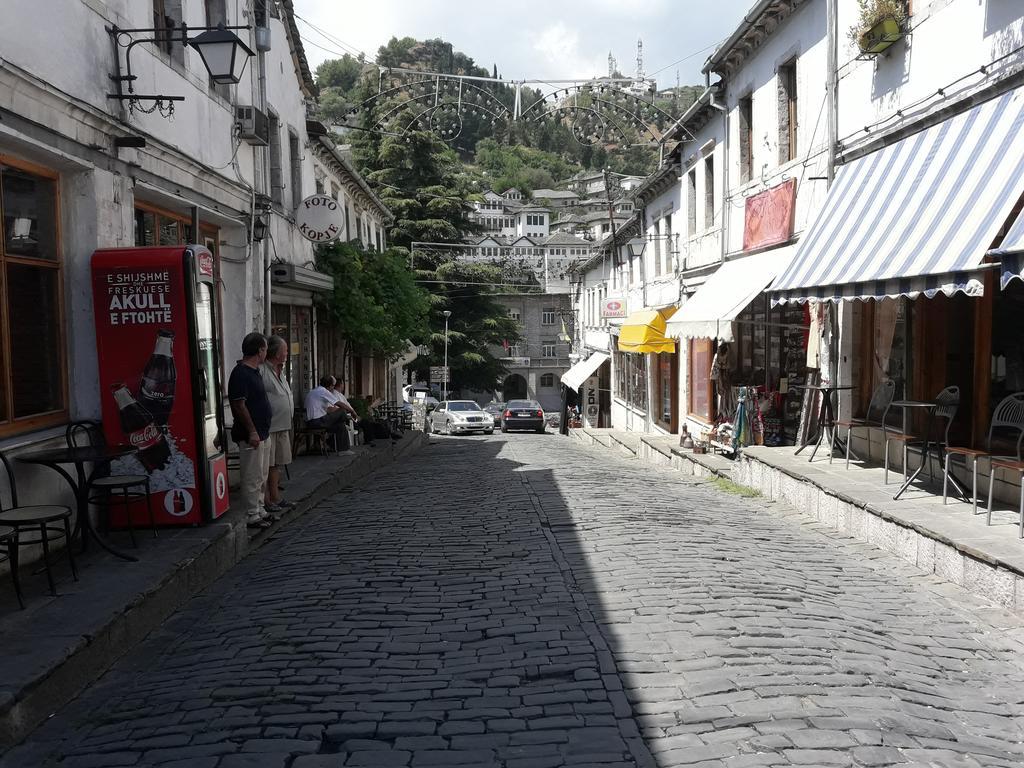 Tina'S Apartment Gjirokastër Eksteriør bilde